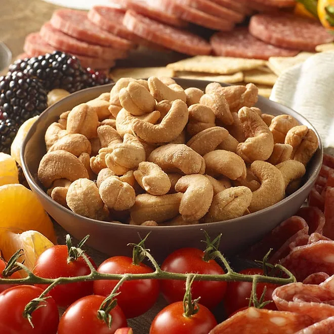 Member's Mark Roasted Whole Cashews with Sea Salt, 33 oz. 5
