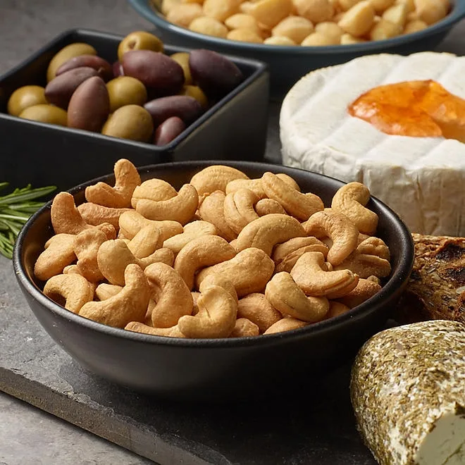 Member's Mark Lightly Salted Whole Cashews, 33 oz. 5